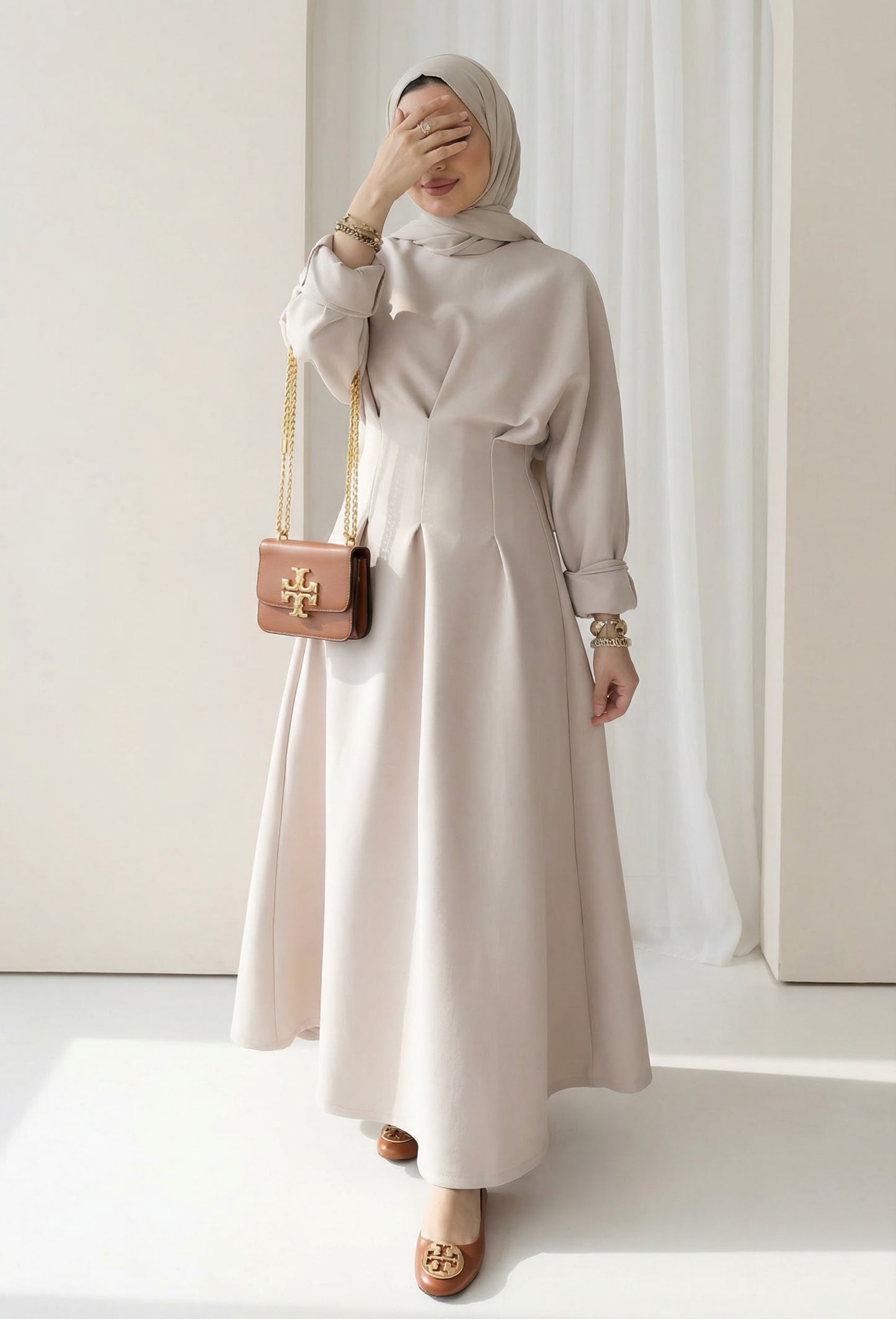 Robe beige cintrée